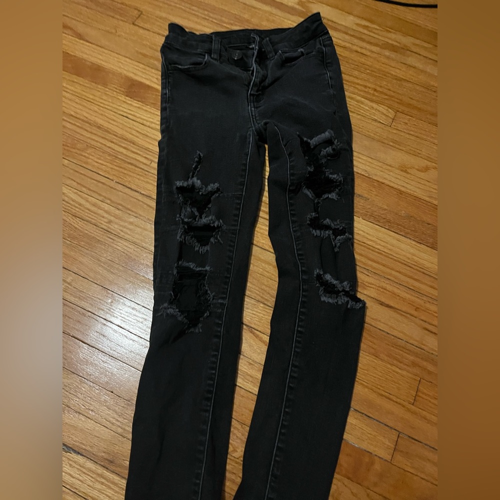 AMERICAN EAGLE BLACK RIPPED SKINNY JEANS